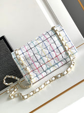 CC MEDIUM 25 FLAP BAG IN WHITE WOOL TWEED